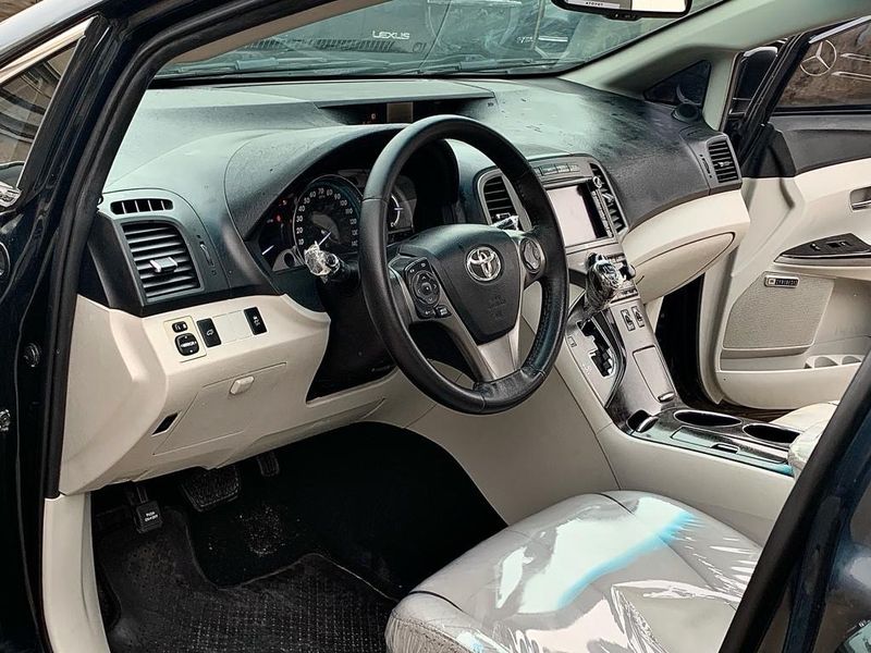 Thumbnail 3 of 2014 Toyota Venza Limited AWD
